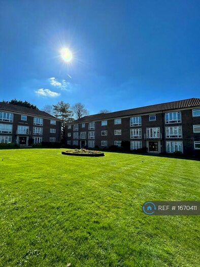 2 Bedroom Flat To Rent In Lynden Hyrst, Croydon, CR0