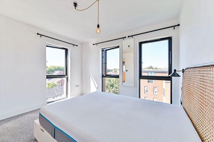 1 Bedroom Flat To Rent In Windmill Road, Clapton, London, E5
