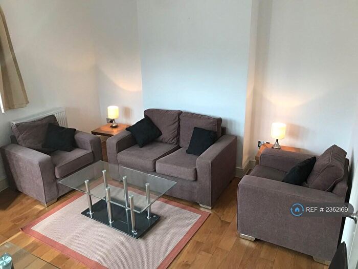 2 Bedroom Flat To Rent In Bancroft House, London, E1