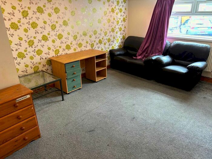 2 Bedroom Property To Rent In City Road, Roath, CF24