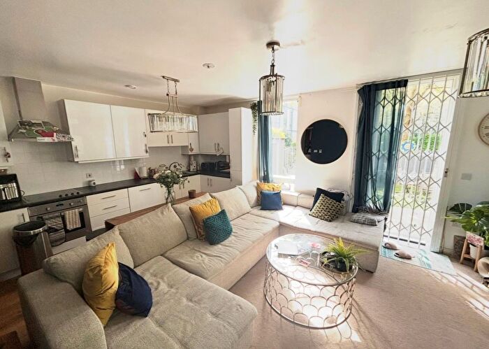 2 Bedroom Property To Rent In Jacks Farm Way, London, E4