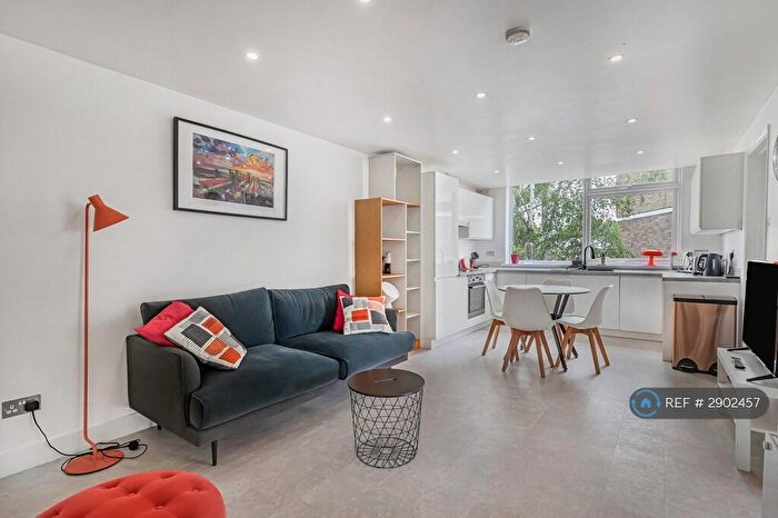 2 Bedroom Flat To Rent In Pickwick Court, London, SE9