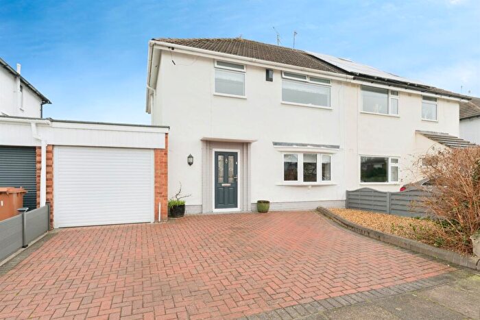 3 Bedroom Town House For Sale In Holm Hey Road, Prenton, CH43