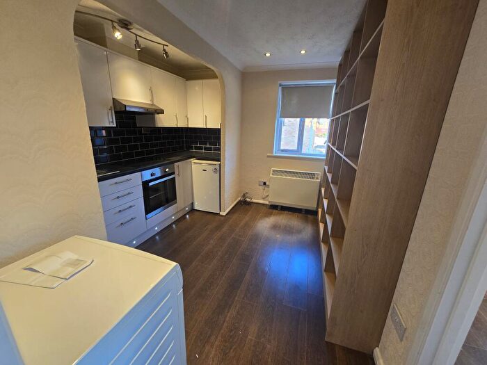 1 Bedroom Flat To Rent In Sewardstone Road, Waltham Abbey, E4