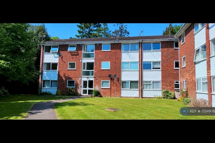 2 Bedroom Flat To Rent In Cedar Court, St. Albans, AL4
