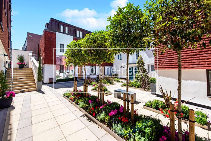 2 Bedroom Maisonette To Rent In Scholars Court, Guildford, GU1