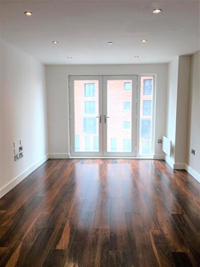3 Bedroom Apartment For Sale In Rivergate House (block A), Wilburn Basin, Salford, M5
