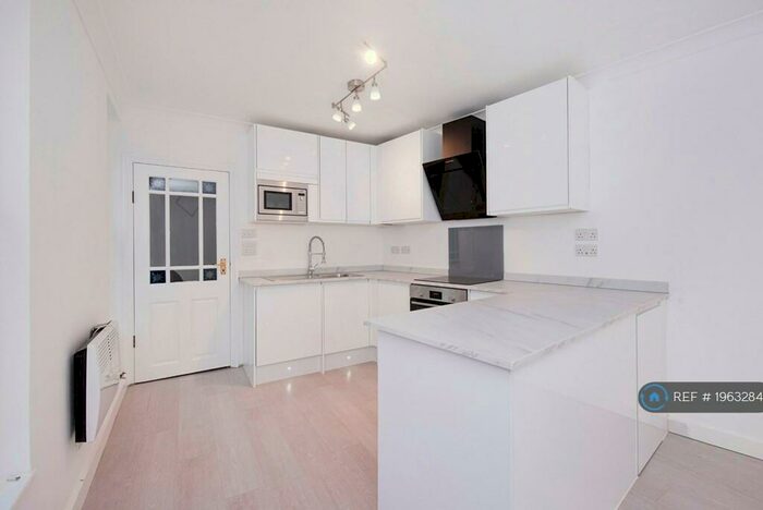 1 Bedroom Maisonette To Rent In South End Road, London, NW3