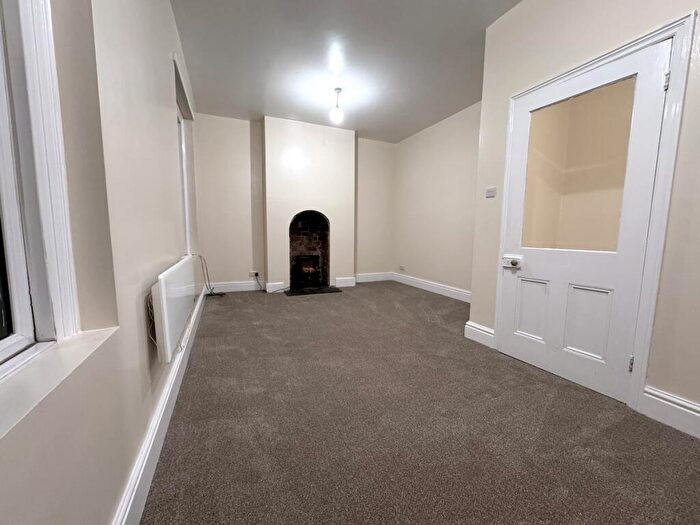 1 Bedroom Flat To Rent In Wollaston - High Street, DY8