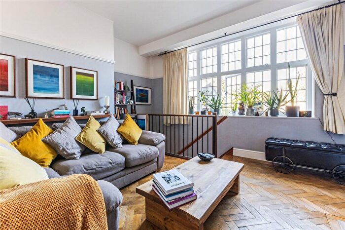 3 Bedroom Duplex For Sale In Carmel Court, Highfields, Marlow, Buckinghamshire, SL7