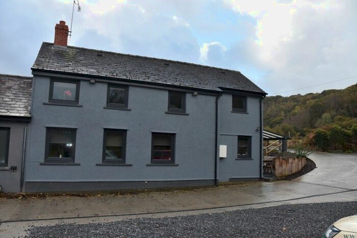 3 Bedroom Semi-Detached House To Rent In Velindre, Llandysul, SA44