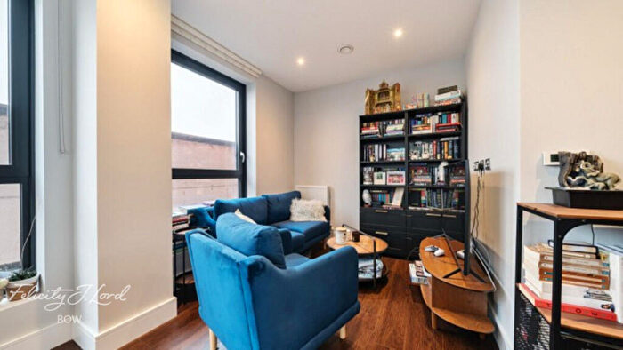1 Bedroom Apartment For Sale In Mercury Walk, London, E14