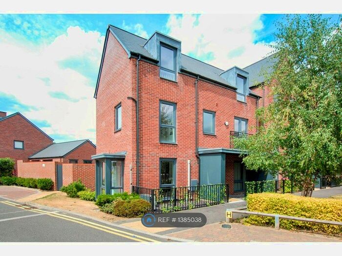 4 Bedroom Detached House To Rent In Churchill Road, Uxbridge, UB10