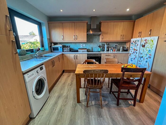 1 Bedroom End Of Terrace House For Sale In Winchilsea Crescent, West Molesey, KT8
