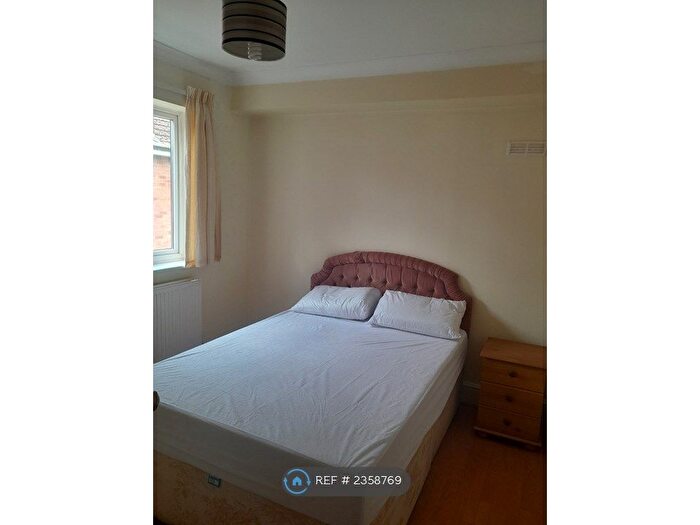 1 Bedroom Flat To Rent In Grange Avenue, Luton, LU4