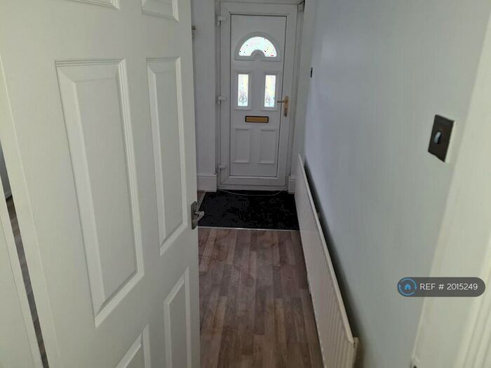 3 Bedroom Semi-Detached House To Rent In Belgrave Road, Halesowen, B62