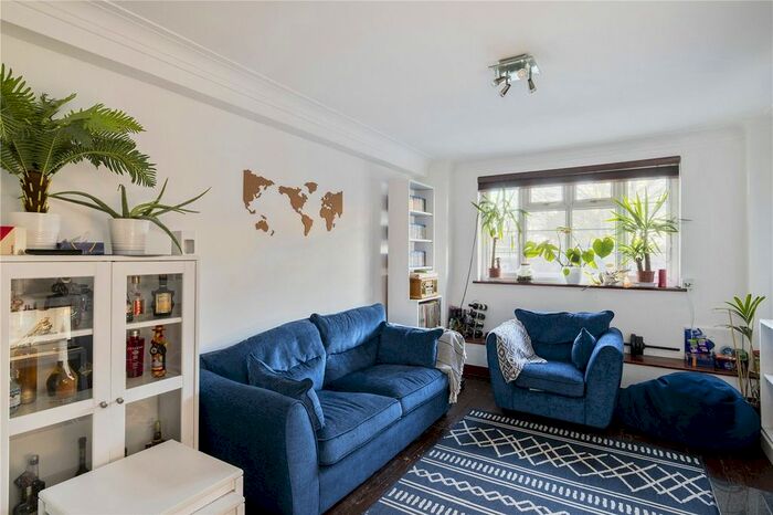 2 Bedroom Flat To Rent In Streatham High Road, London, SW16