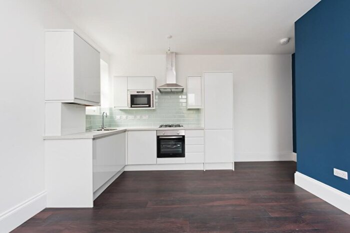 2 Bedroom Flat To Rent In Wickham Road, Brockley, London, SE4