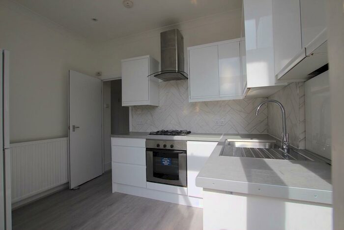 2 Bedroom Ground Flat To Rent In First Avenue, London, EN1