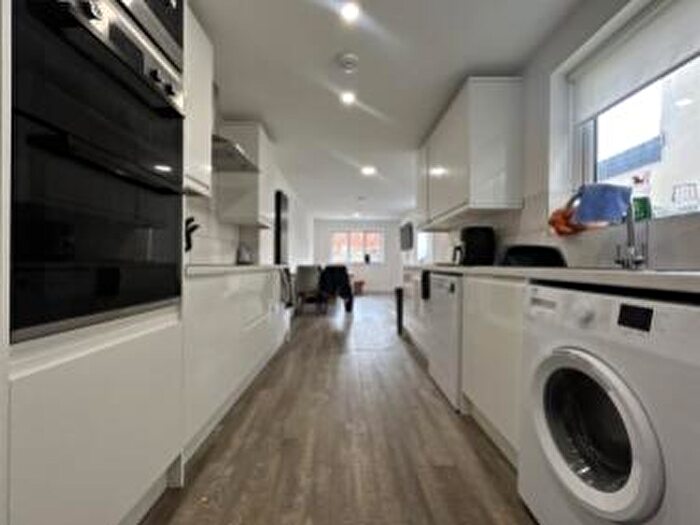 6 Bedroom Terraced House To Rent In Minny Street, Cathays, CF24