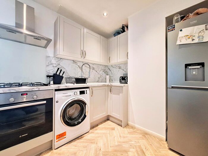 2 Bedroom Flat To Rent In Grovebury Court, Bexleyheath, DA6