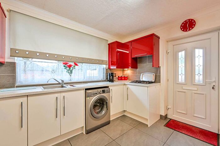 3 Bedroom Semi Detached House To Rent In Beechwood Road, Knaphill, Woking, GU21