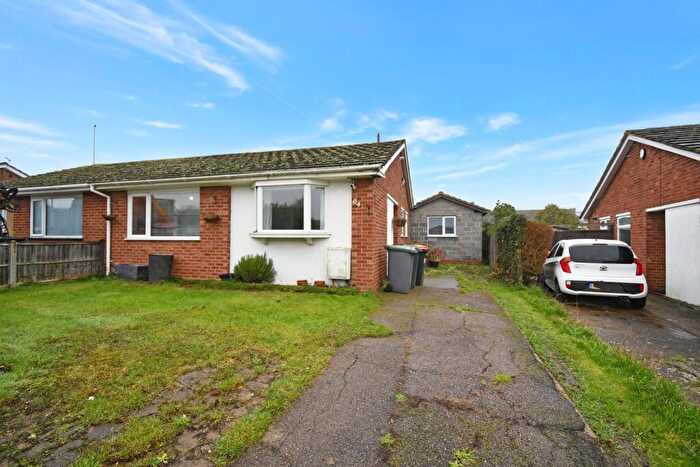 4 Bedroom Semi-Detached Bungalow For Sale In Cause End Road, Wootton, Bedford, MK43