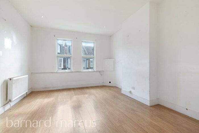 2 Bedroom Flat For Sale In Lower Addiscombe Road, Croydon, CR0