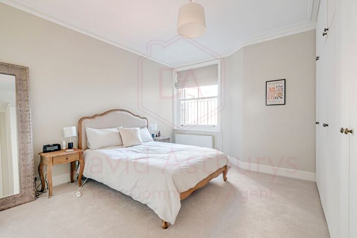 2 Bedroom Flat To Rent In Helen Close, London, N2