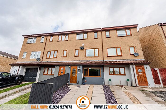 3 Bedroom Terraced House For Sale In Rosslyn Court, Earlsheaton, WF12