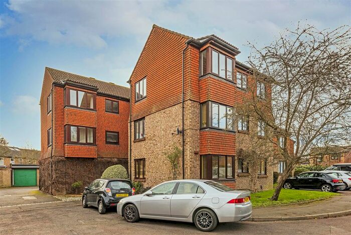 2 Bedroom Flat To Rent In Stanford Close, Hampton, TW12