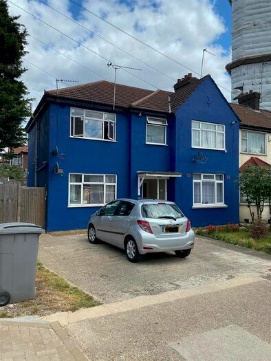 2 Bedroom Flat To Rent In Tokyngton Avenue, Wembley, HA9