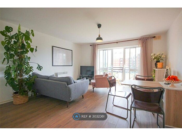 2 Bedroom Flat To Rent In Wheelwright House, Bedford, MK42