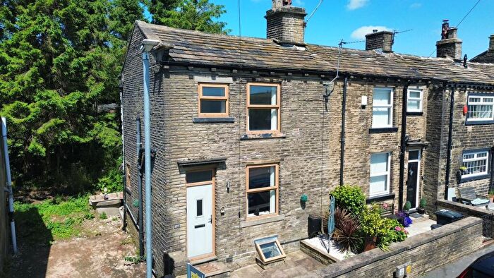 2 Bedroom End Of Terrace House For Sale In Bradshaw Lane, Halifax, HX2