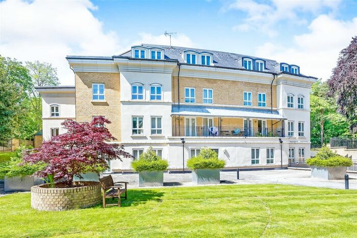 2 Bedroom Flat To Rent In Heathside Crescent, Woking, Surrey, GU22