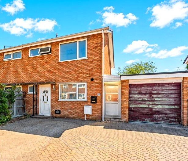 3 Bedroom Semi-Detached House For Sale In Mowbray Crescent, Stotfold, Hitchin, SG5