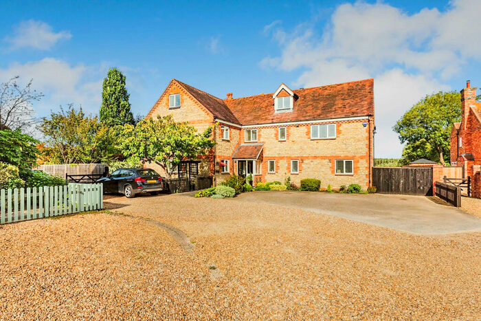 10 Bedroom Detached House For Sale In Portfields Farm, Newport Pagnell, MK16