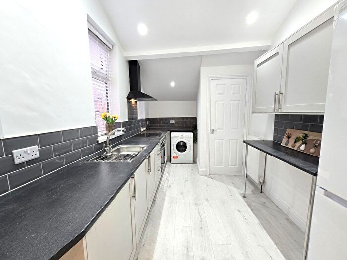 2 Bedroom Flat To Rent In Rothbury Terrace, Heaton, Newcastle Upon Tyne, NE6