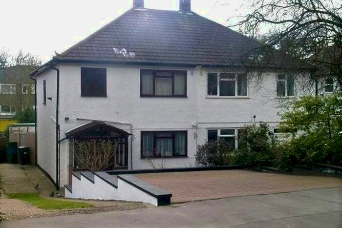 3 Bedroom Semi-Detached House To Rent In Auckland Close, London, SE19