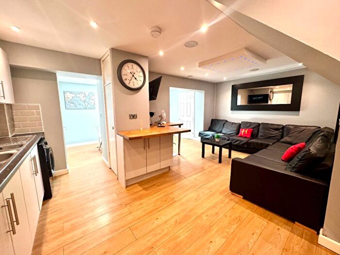 6 Bedroom Terraced House To Rent In Godden Road - Ukc Location, CT2