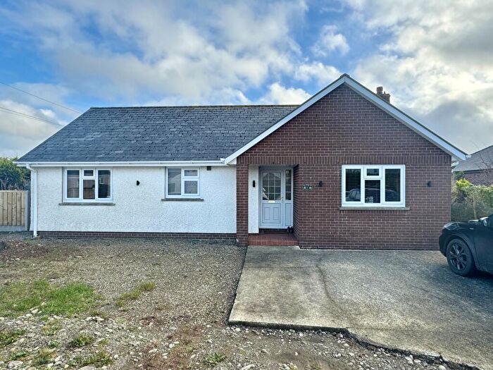 2 Bedroom Bungalow To Rent In Brynhoffnant, SA44