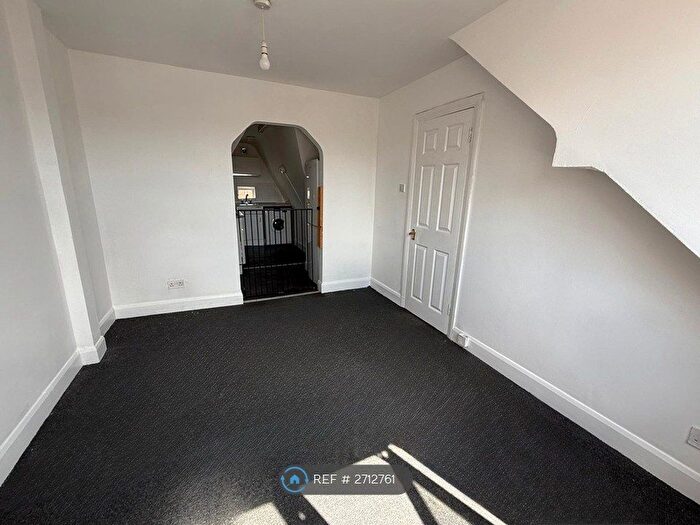 2 Bedroom Flat To Rent In High Street, Wealdstone, Harrow, HA3