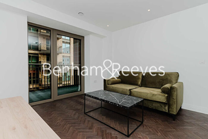 2 Bedroom Apartment To Rent In Eden Place, Royal Eden Docks, E16