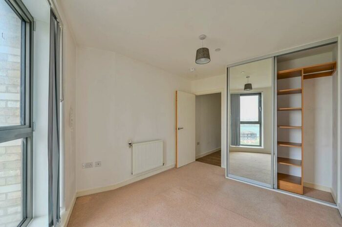 2 Bedroom Flat To Rent In Kingfisher Heights, Docklands, London, E16