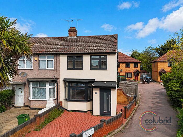 2 Bedroom End Of Terrace House For Sale In Western Avenue, Dagenham, RM10