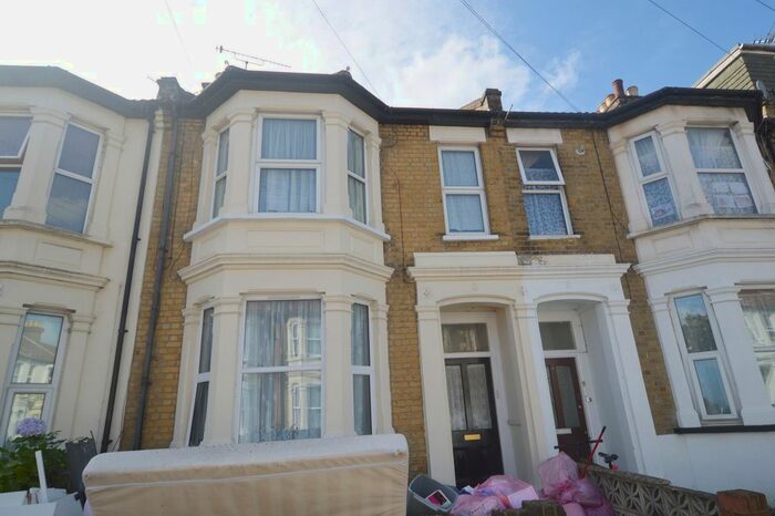 1 Bedroom Flat To Rent In Hillcrest Road, Southend-On-Sea, SS1