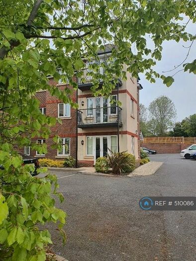 2 Bedroom Flat To Rent In Kingsdowne House, Godalming, GU7