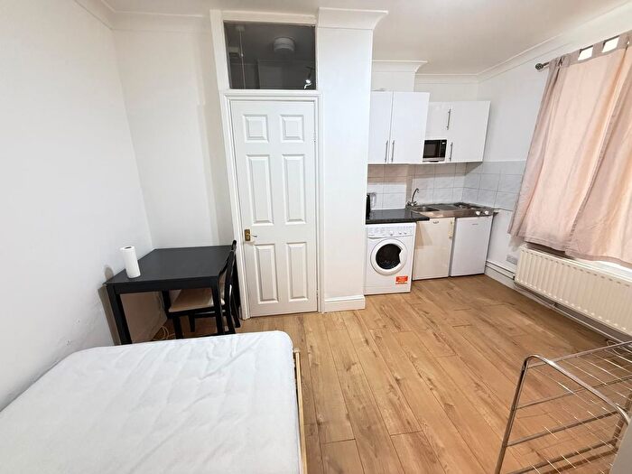 Studio To Rent In Oakley Square, Camden, London, NW1