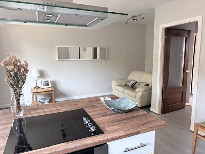 3 Bedroom Flat To Rent In Hillpark Wood, Edinburgh, EH4