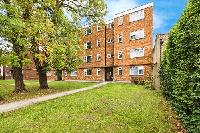 1 Bedroom Flat For Sale In Hainault Road, London, E11